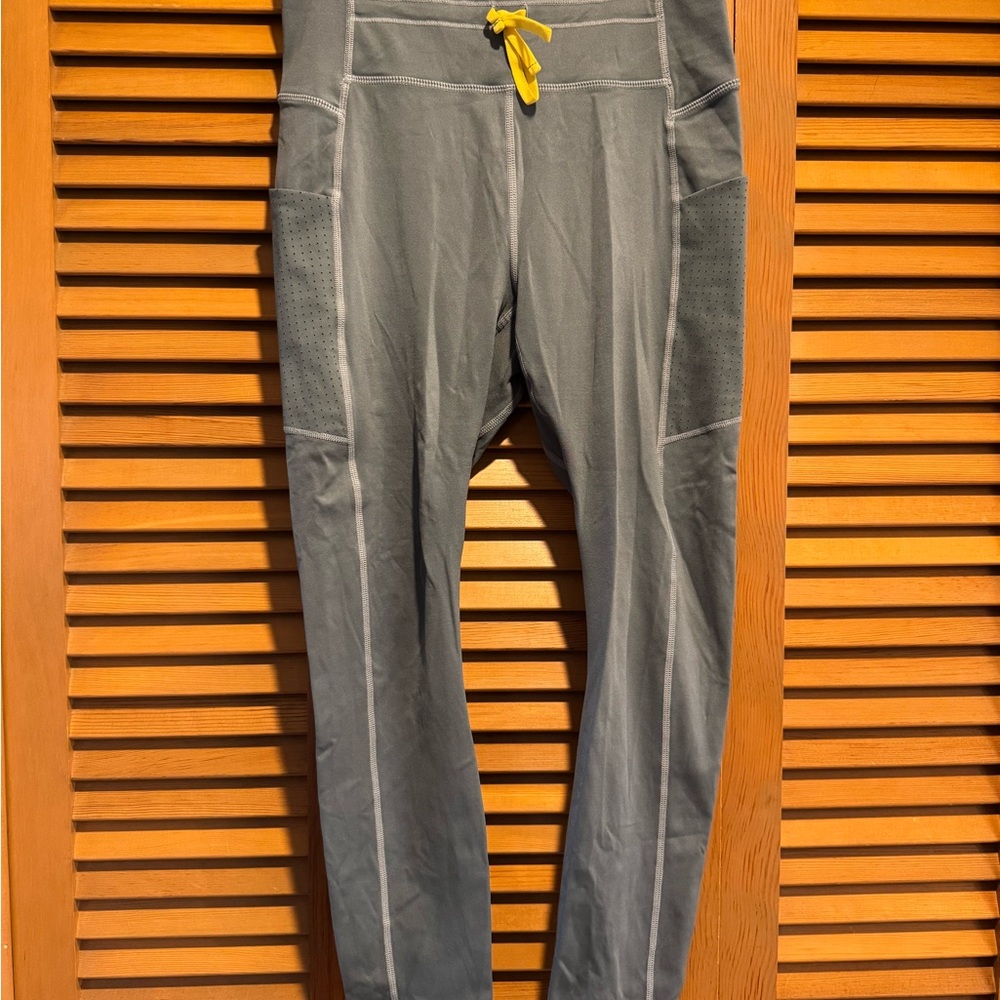 Fabletics motion 365 grey leggings, M, like new